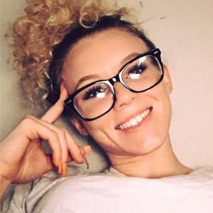 Meet your Posher, Caitlyn